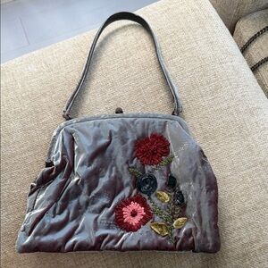 Vintage Elegant Velvet Handbag with Floral Embroidery Excellent Condition
